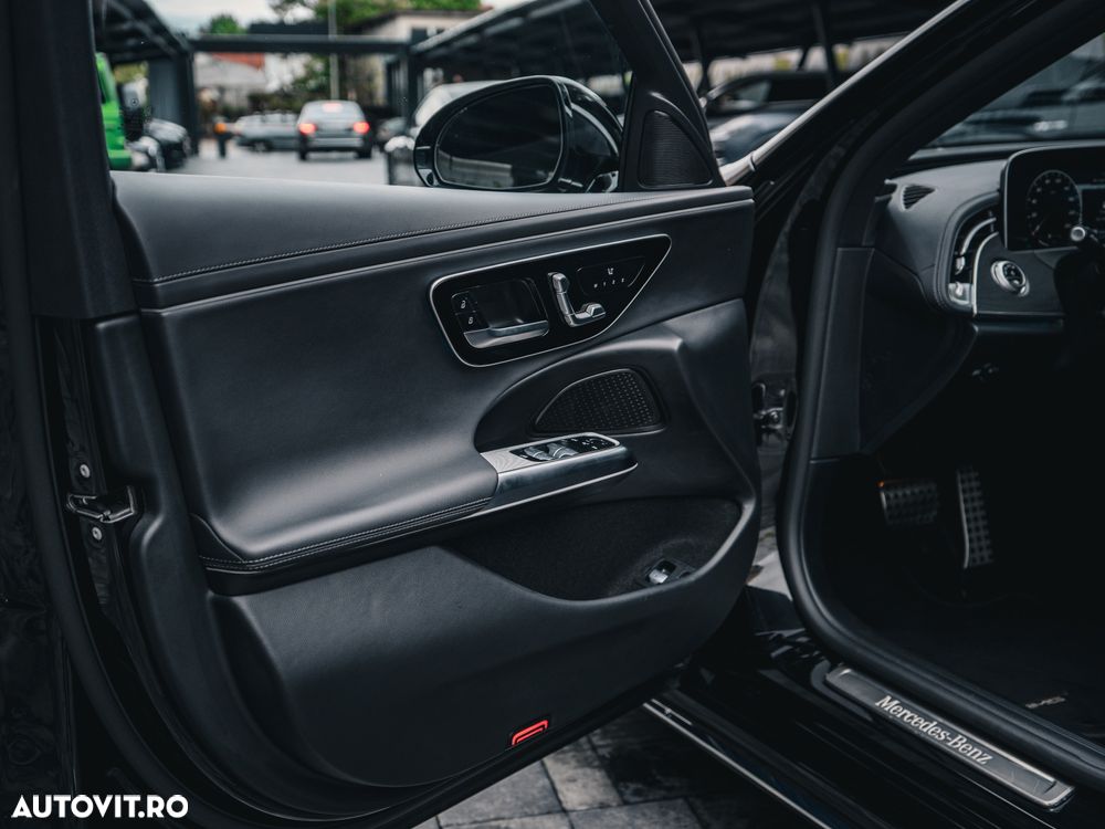 Mercedes-Benz E 300 4MATIC Aut. - 35