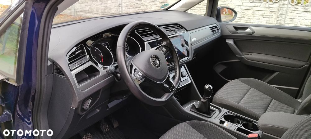 Volkswagen Touran - 17