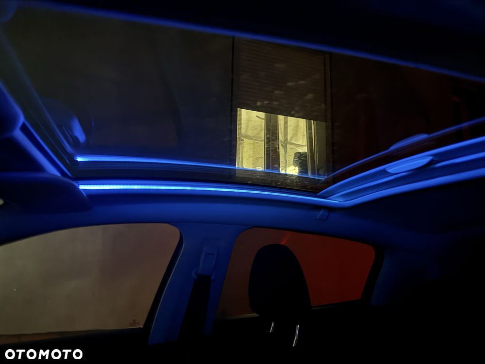 Peugeot 208 - 8