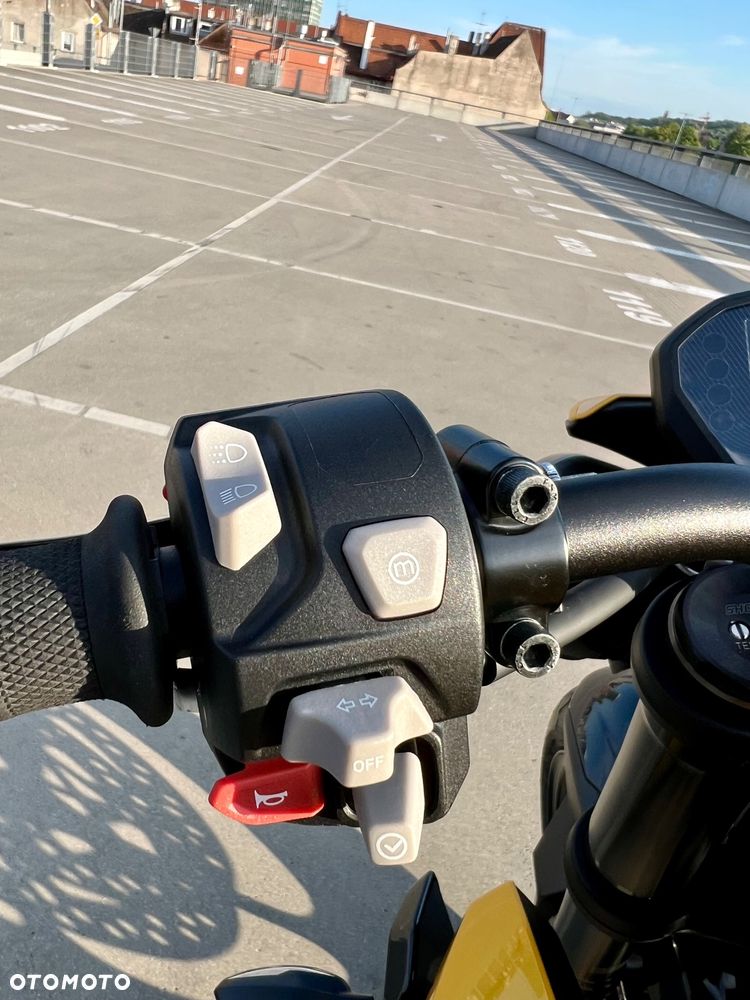 Triumph Street Triple - 13