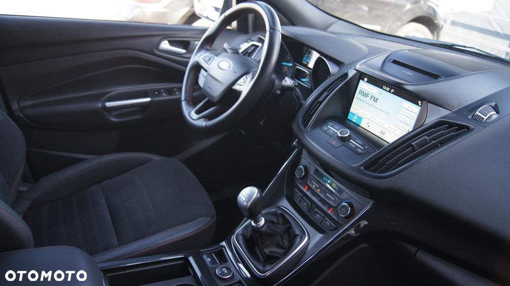 Ford Kuga 1.5 EcoBoost 2x4 ST-Line - 12