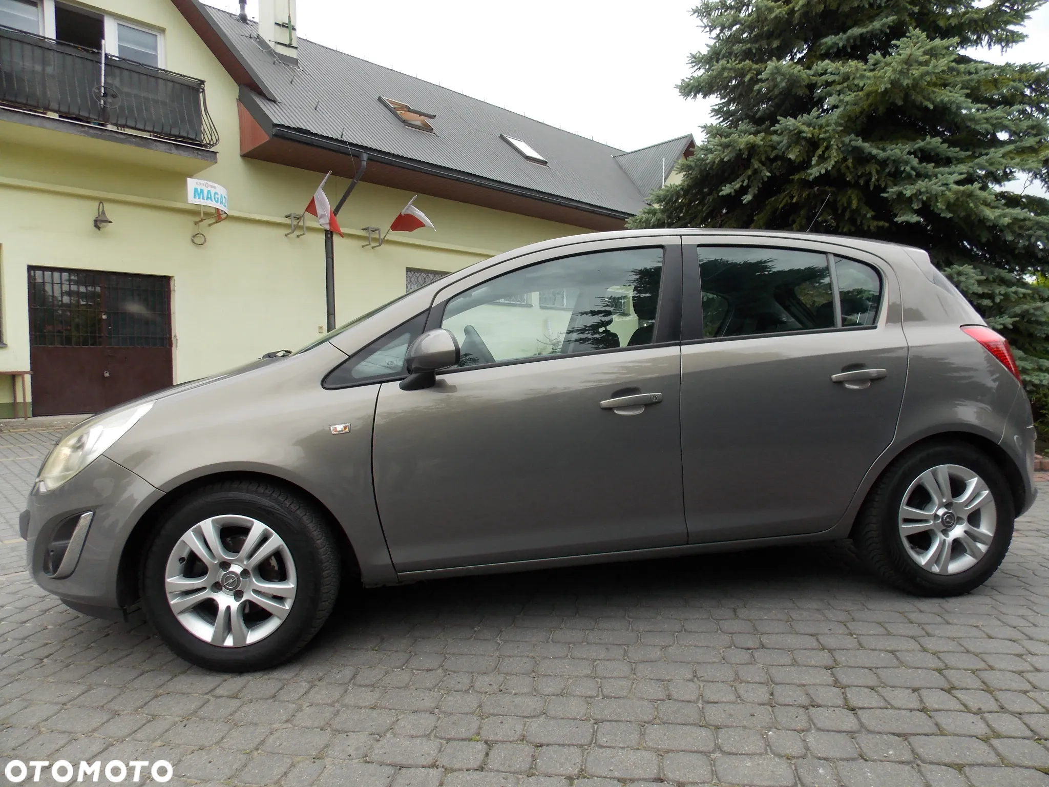 Opel Corsa 1.2 16V Cosmo - 2