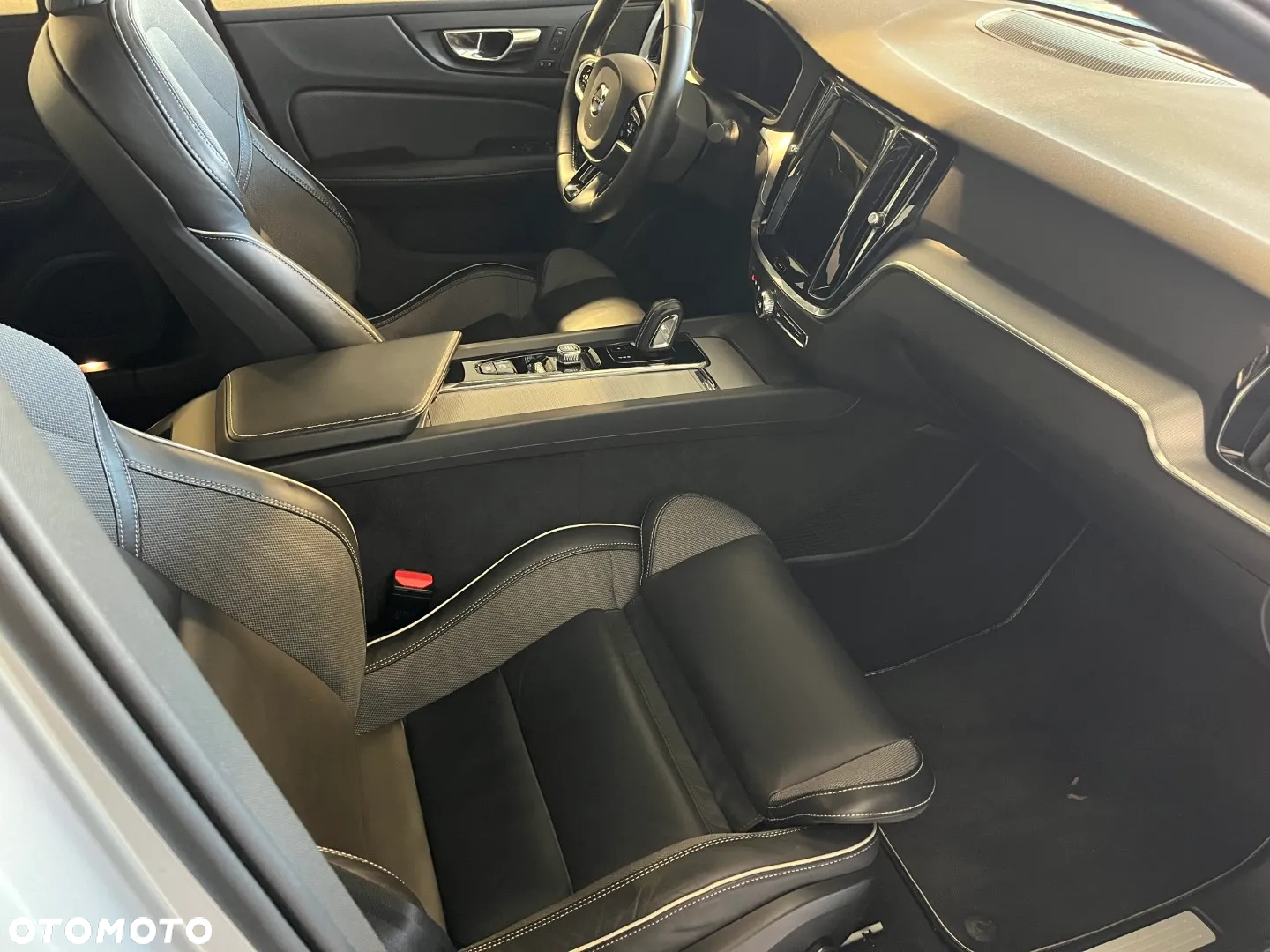 Volvo S60 B4 B R-Design - 9