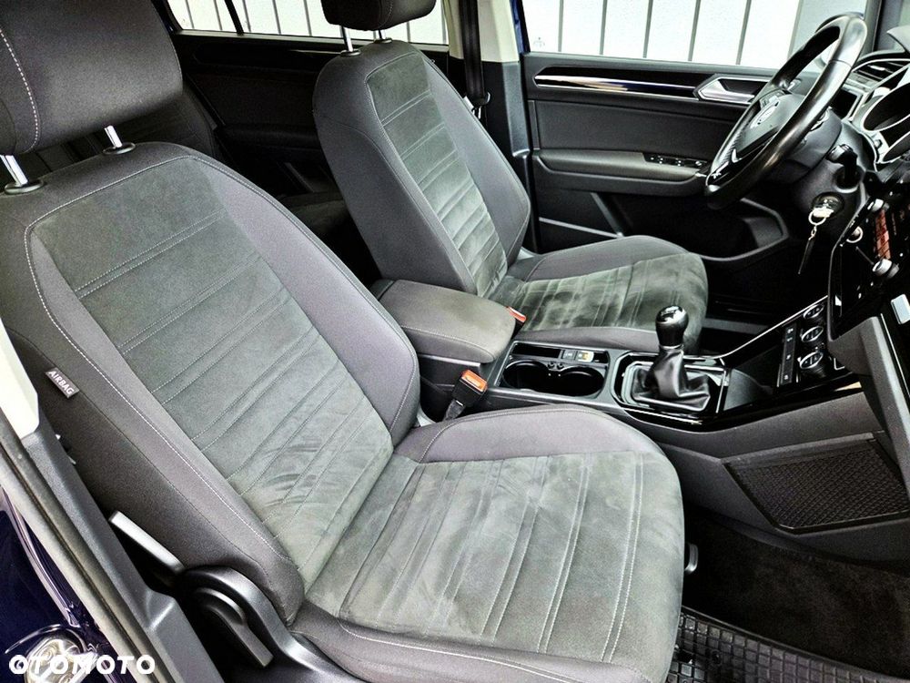 Volkswagen Touran - 33