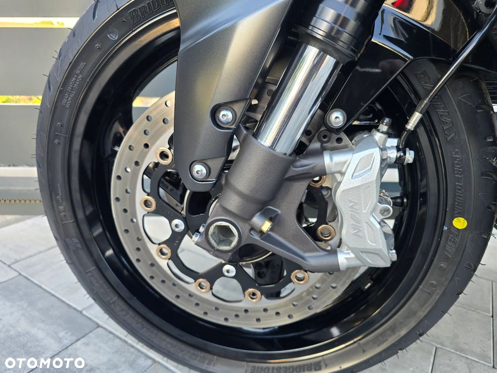 Suzuki GSX - 19