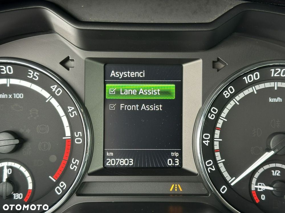 Skoda Octavia 2.0 TDI DSG RS - 23