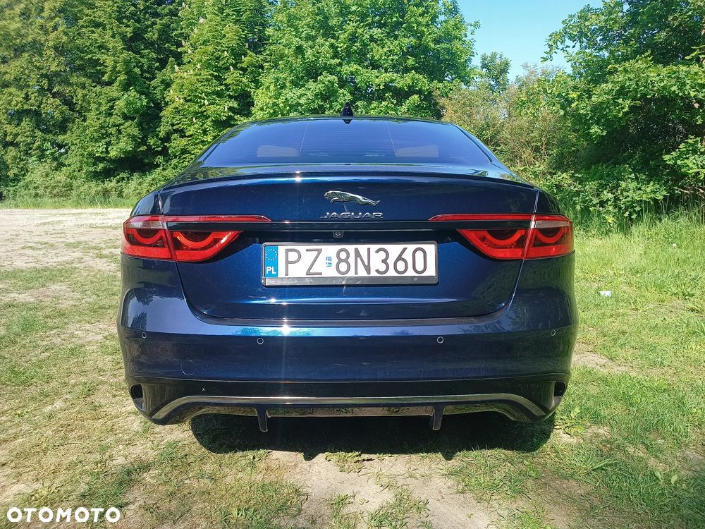 Jaguar XF P250 R-Dynamic SE - 4