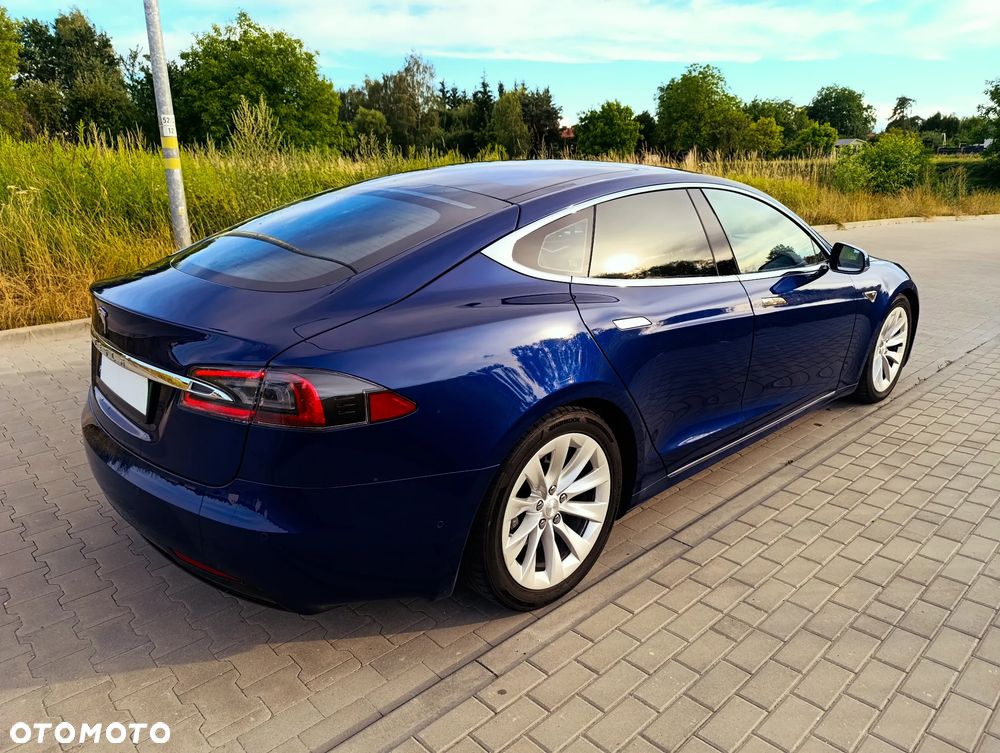 Tesla Model S - 6