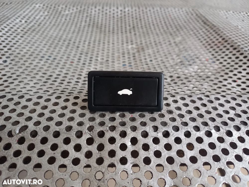 Buton Inchidere Portbagaj Soft Close Haion Hayon Audi A8 4H D4 An 2010-2011-2012-2013-2014-2015-2016-2017 Dezmembrez Audi A8 4H D4 3.0 Tdi Quattro Motor CDT Cutie MXU Volan Stanga - Dezmembrari Arad - 1