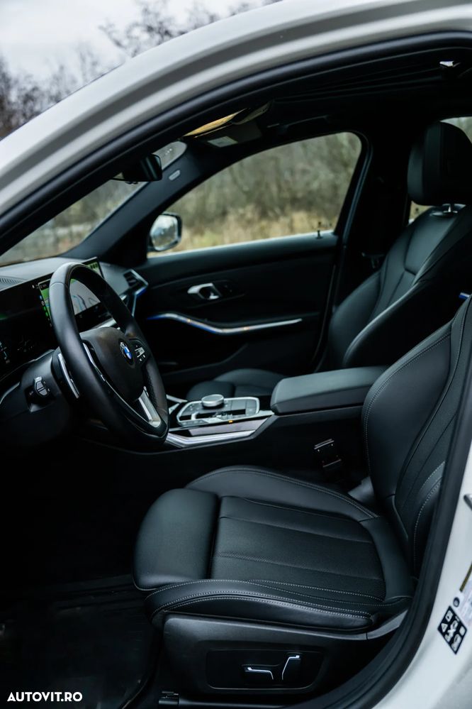 BMW Seria 3 330i xDrive Aut. Sport Line - 28