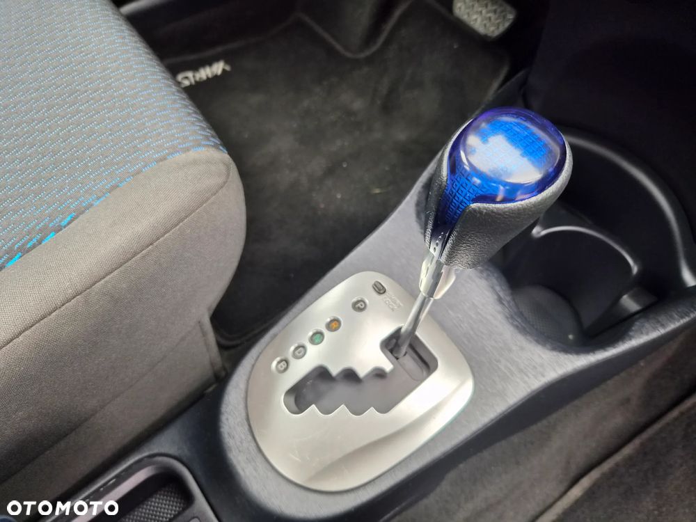 Toyota Yaris 1.5 VVT-i Lounge - 31