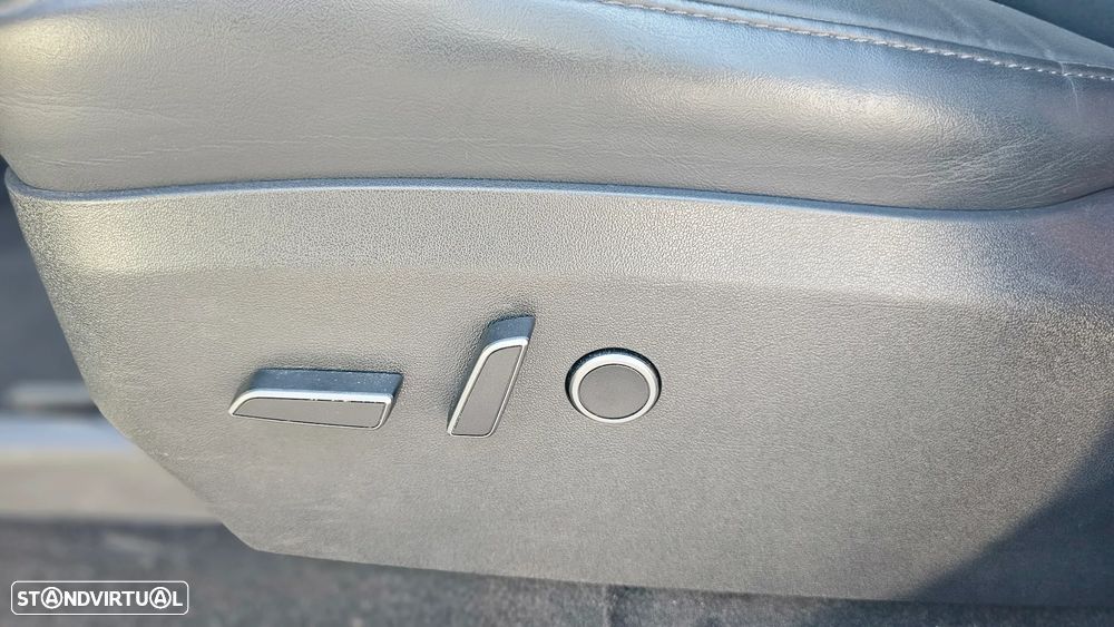 Tesla Model Y Performance Dual Motor AWD - 30