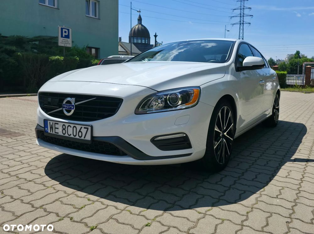 Volvo S60 T5 AWD R-Design - 1