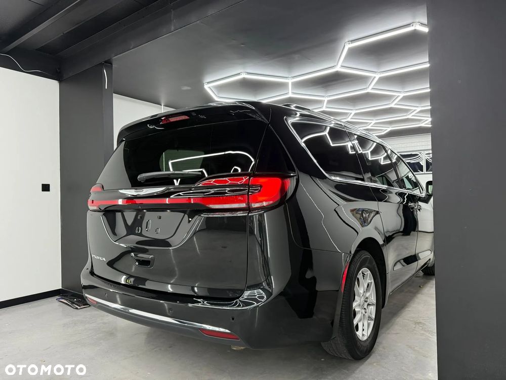 Chrysler Pacifica - 5