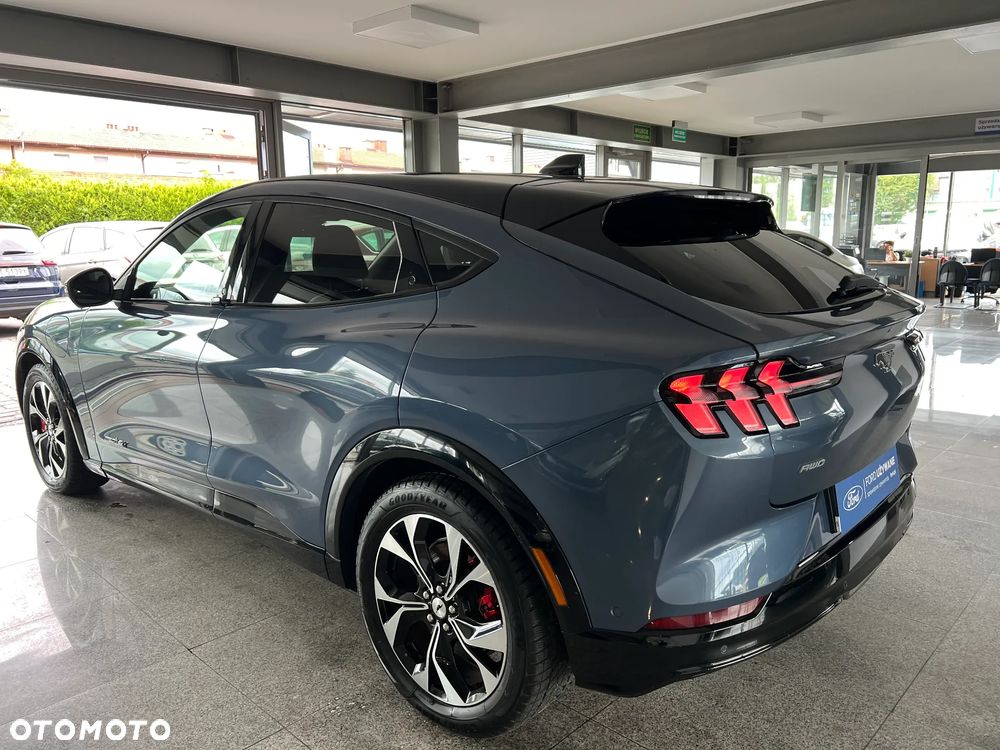 Ford Mustang Mach-E - 12