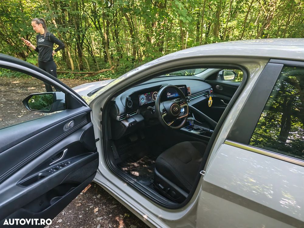 Hyundai Elantra 1.6 l 123 CP CVT Exclusive Navi - 13
