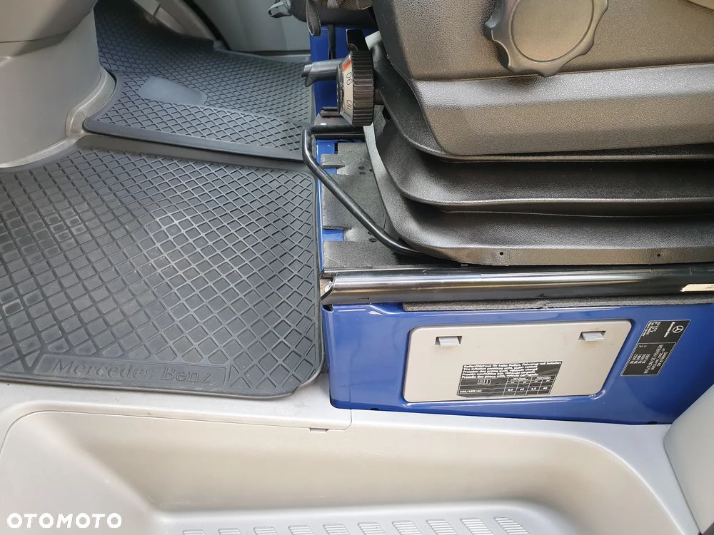 Mercedes-Benz Sprinter - 11