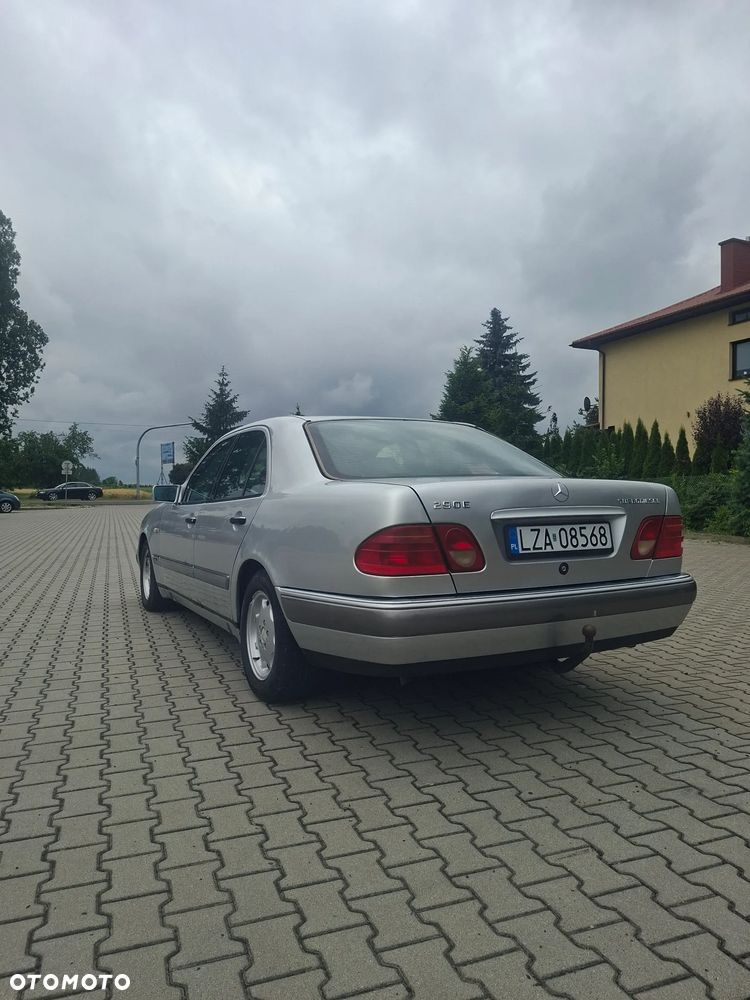 Mercedes-Benz Klasa E - 4