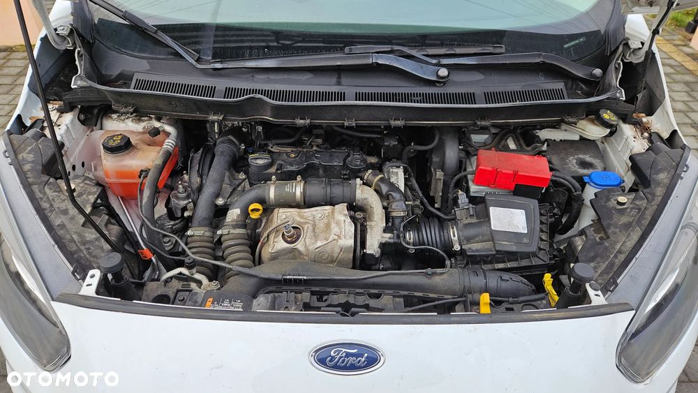 Ford Transit Courier - 19