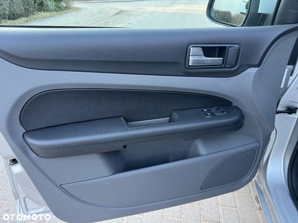 Ford Focus 1.6 16V Style+ - 23