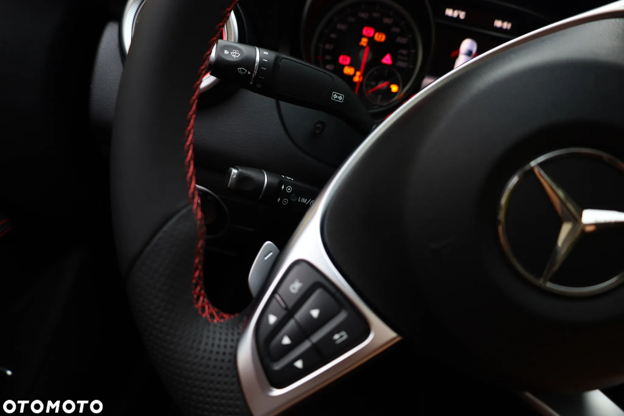 Mercedes-Benz CLA 200 7G-DCT AMG Line - 33