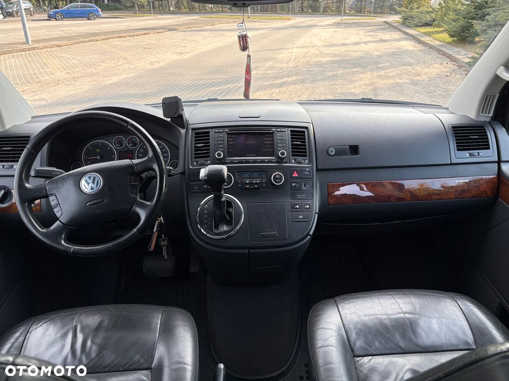 Volkswagen Multivan - 11