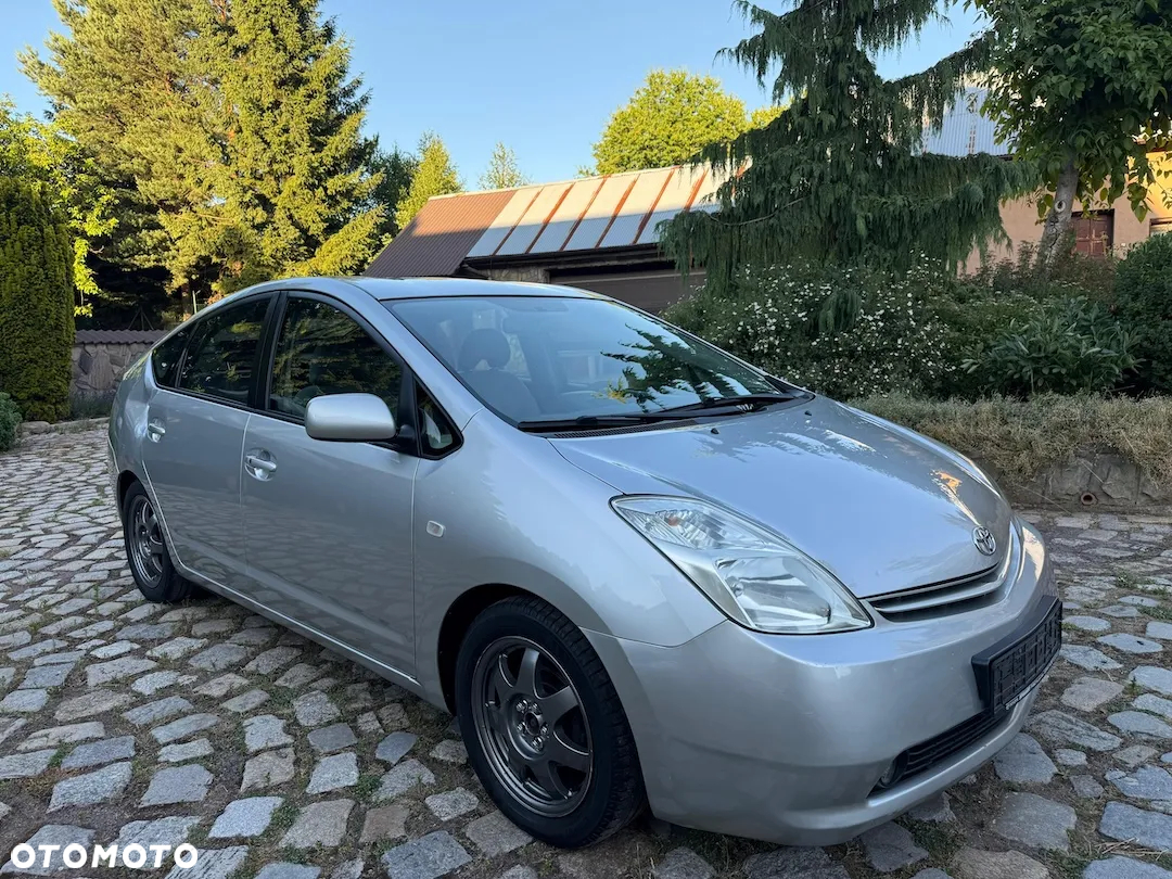 Toyota Prius (Hybrid) - 8