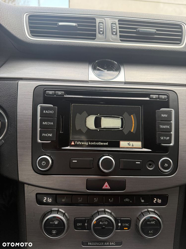 Volkswagen Passat - 22