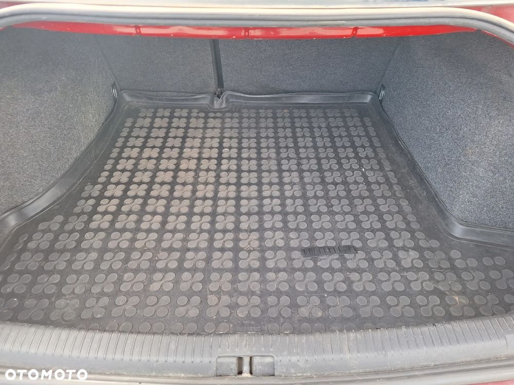Volkswagen Passat 1.6 CL - 15