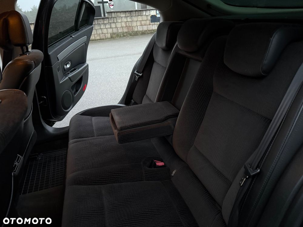 Renault Laguna dCi 150 FAP Start-Stop Dynamique - 17