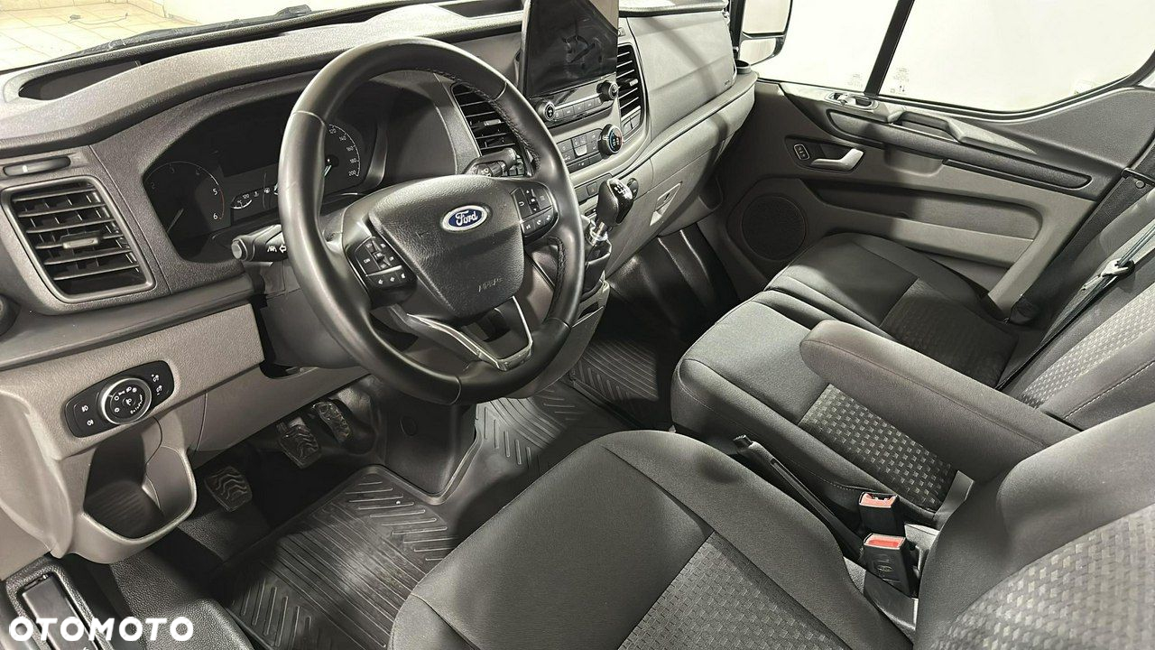 Ford Custom - 11