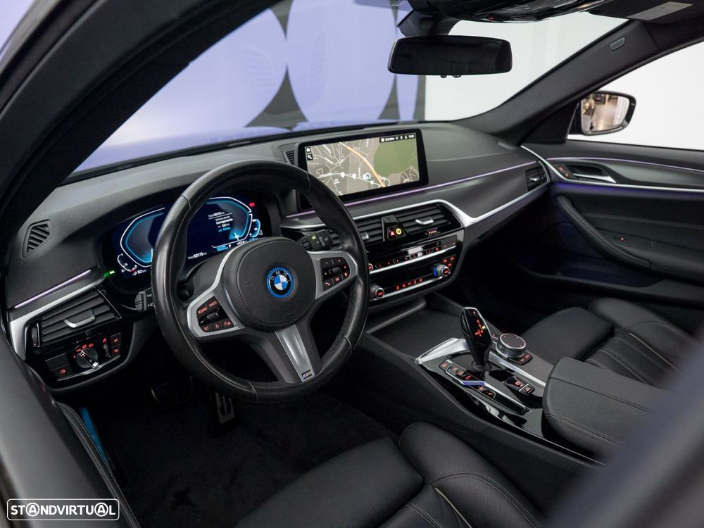 BMW 520 e Pack M - 16
