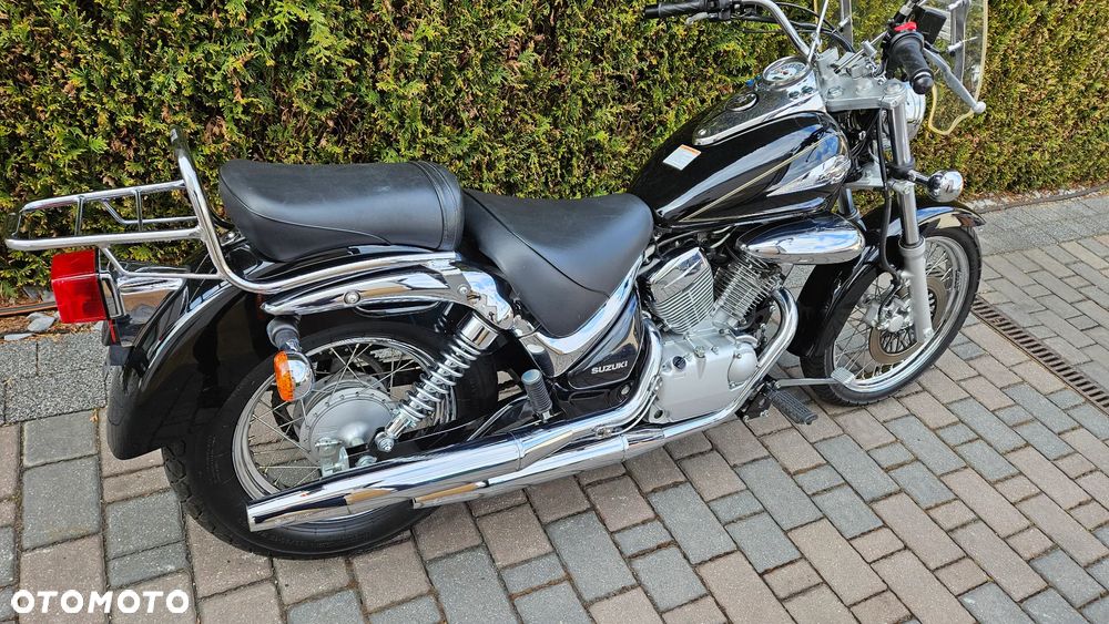 Suzuki Intruder - 12