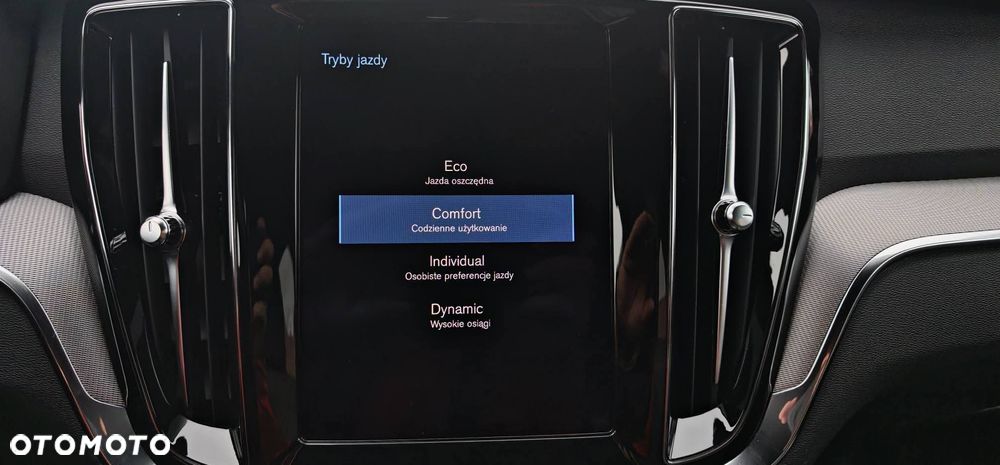 Volvo V60 D4 AWD R-Design - 27