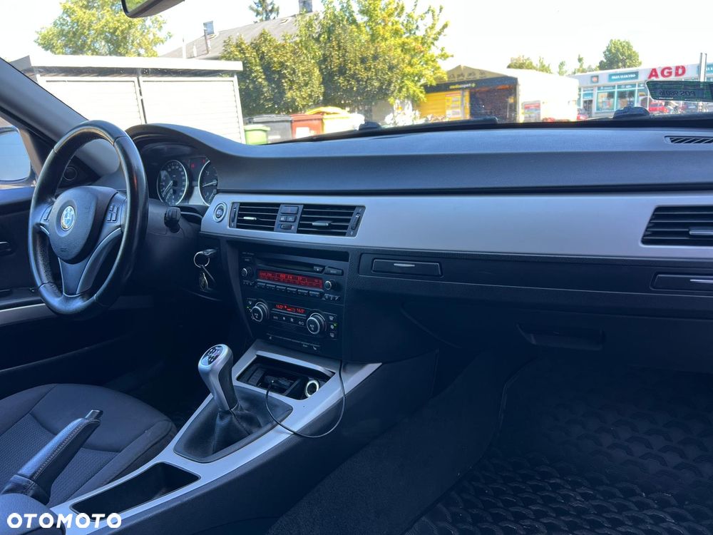 BMW Seria 3 318i Edition Sport - 6