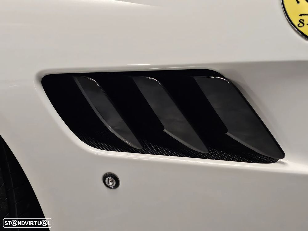 Ferrari GTC4 Lusso T - 38