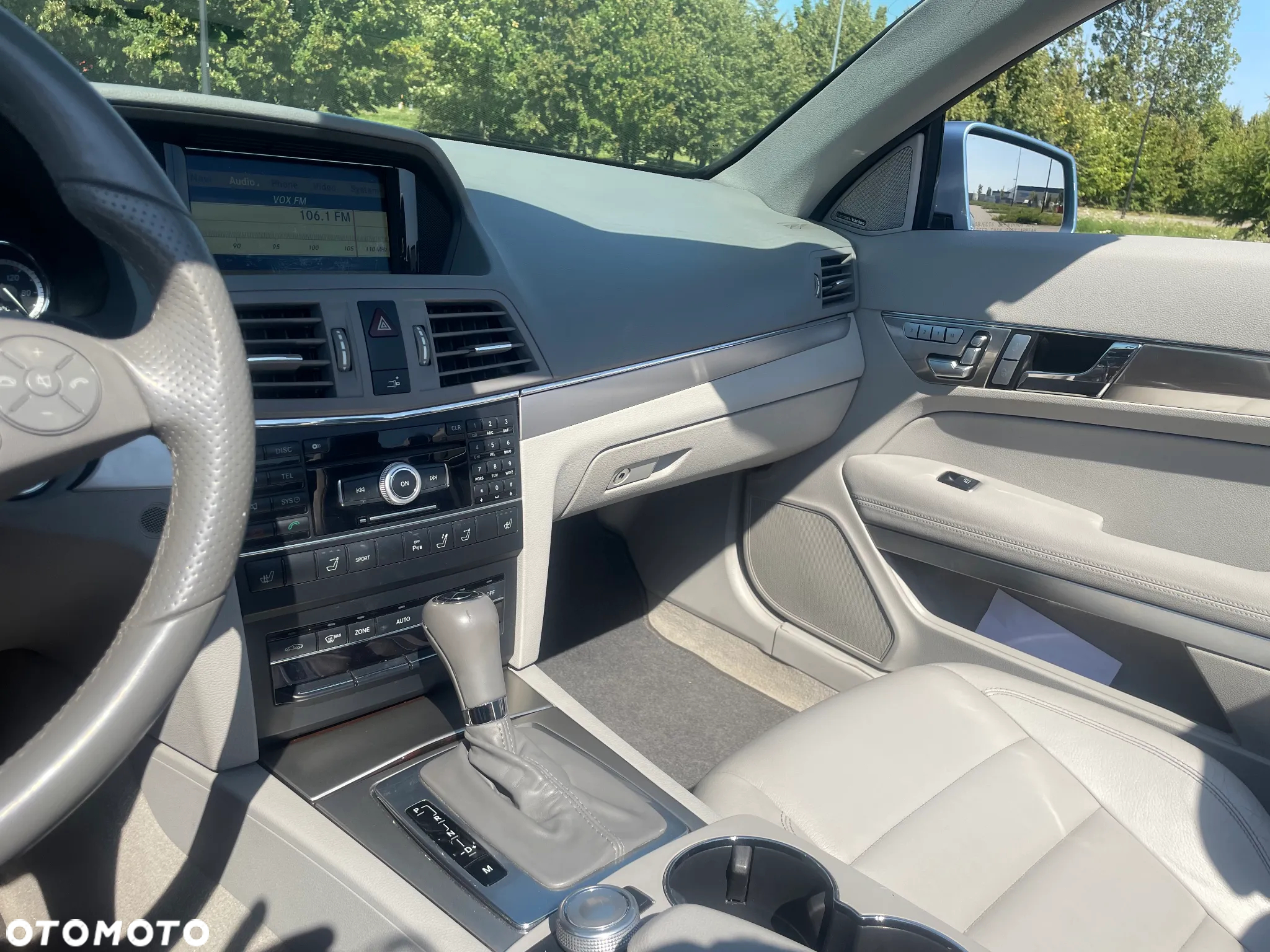 Mercedes-Benz Klasa E 350 CGI Cabrio BlueEFFICIENCY 7G-TRONIC Prime Edition - 27