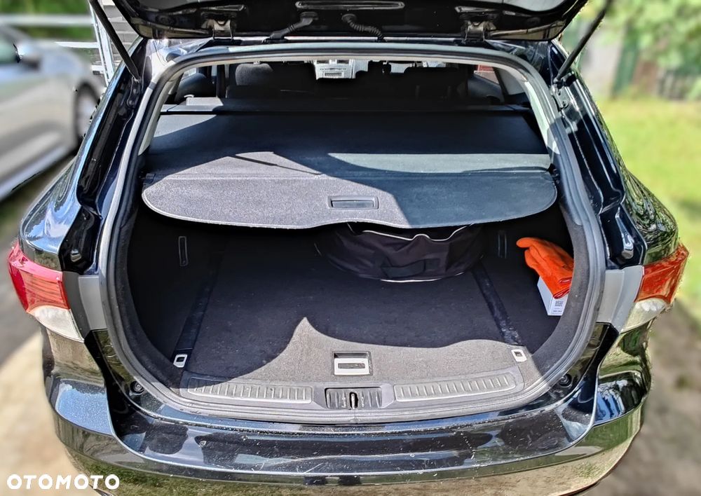 Toyota Avensis 1.6 Sol - 6