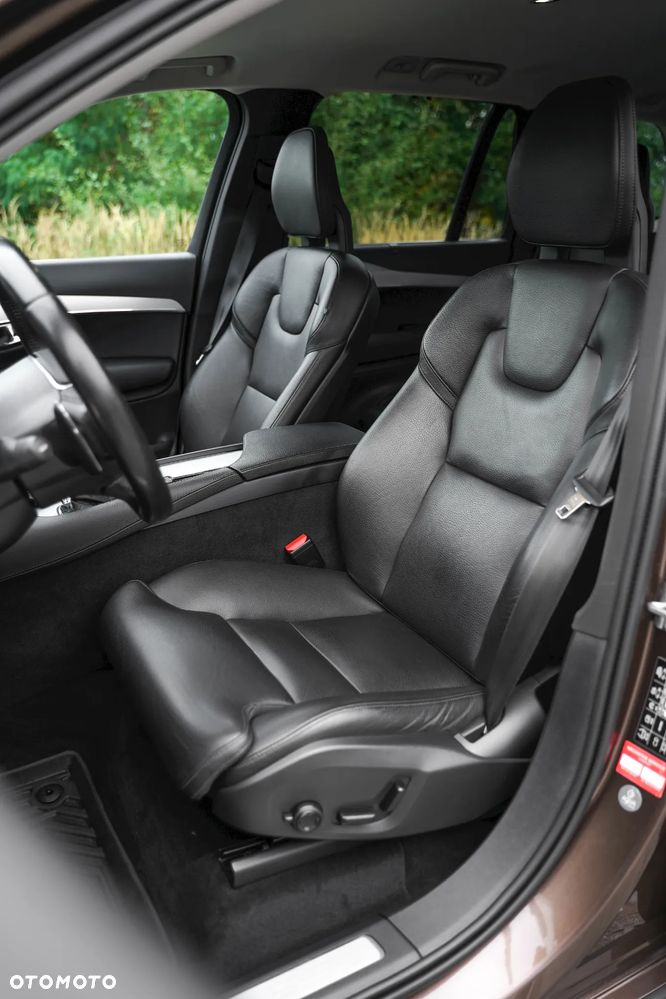 Volvo XC 90 D5 AWD Momentum 7os - 35