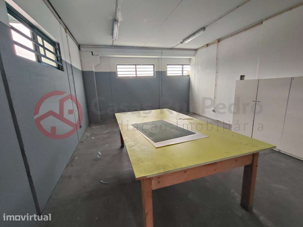 Armazém Tipo 2 à Venda em Parque Industrial Com ligação direta ao PT - Grande imagem: 4/26