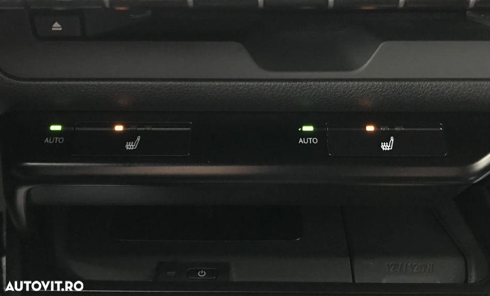 Lexus UX 250h (E-FOUR) Business Edition - 30