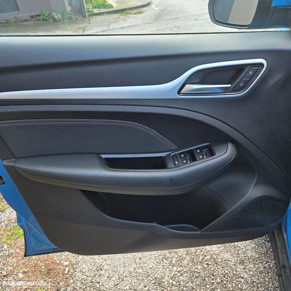 MG ZS EV 72.6 kWh Luxury - 9