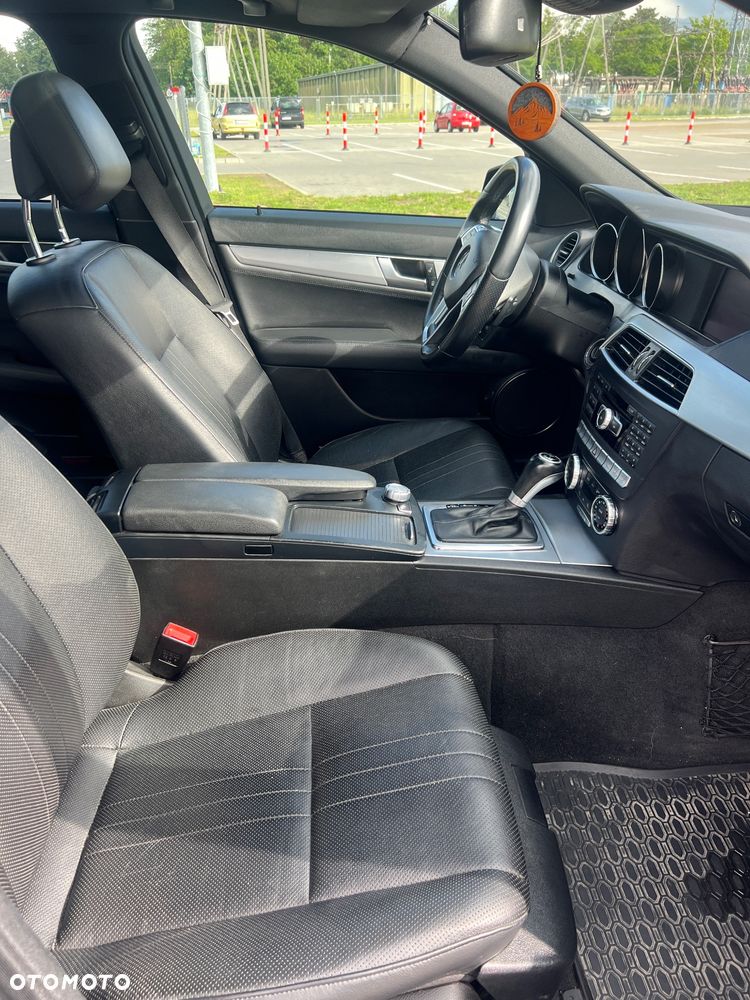 Mercedes-Benz Klasa C 300 CDI BlueEff 4-Matic Avantgarde - 10