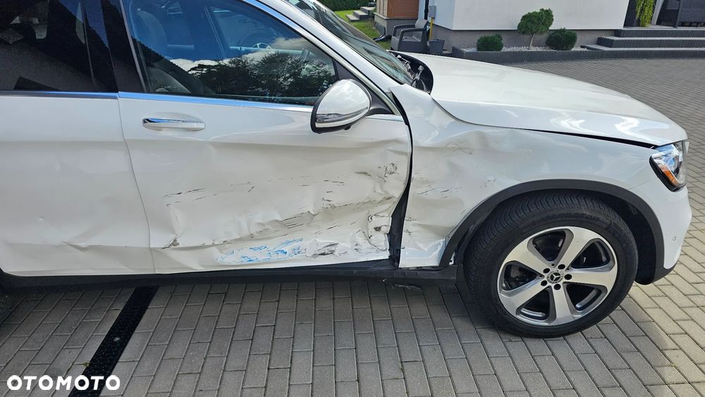 Mercedes-Benz GLC 300 4Matic 9G-TRONIC Exclusive - 24