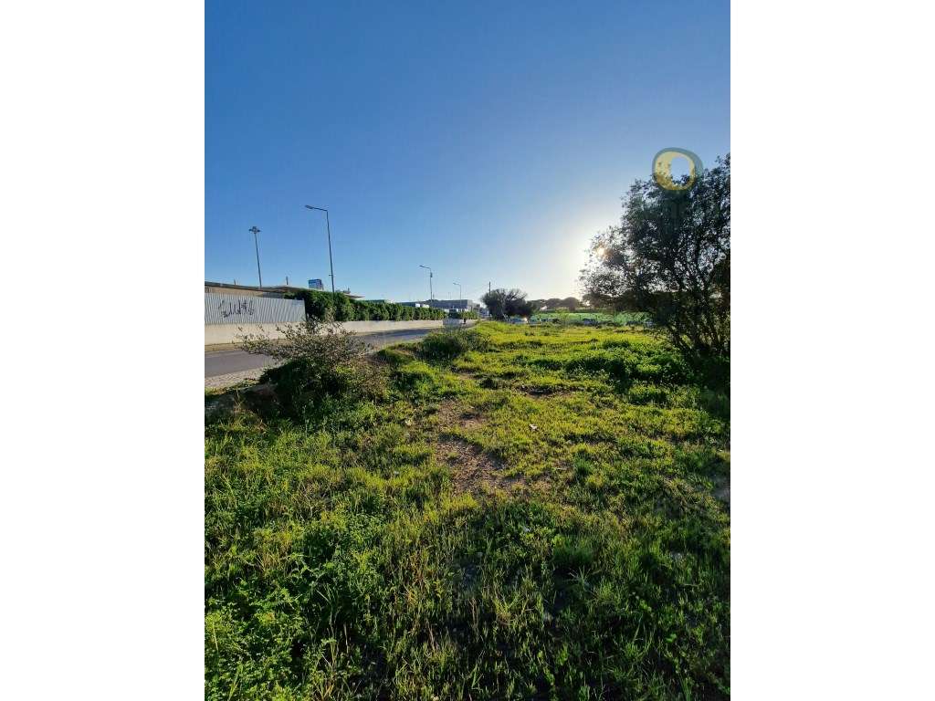 Terreno Urbanizável nas Gambelas com Potencial de Construção - Grande imagem: 5/15