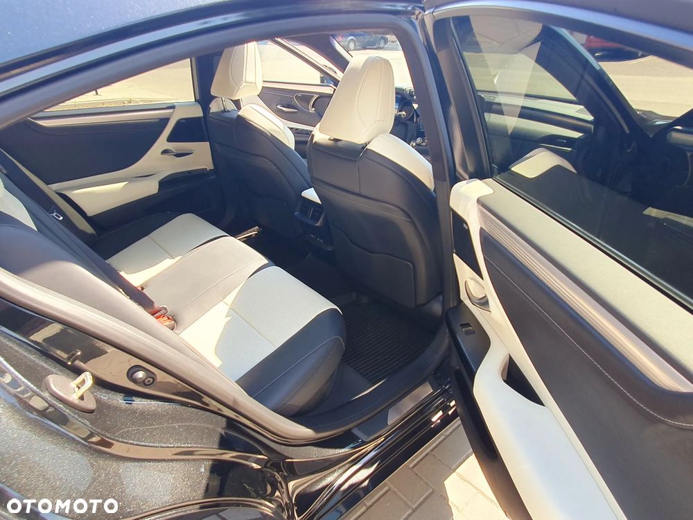 Lexus ES 300h F Sport Edition - 17