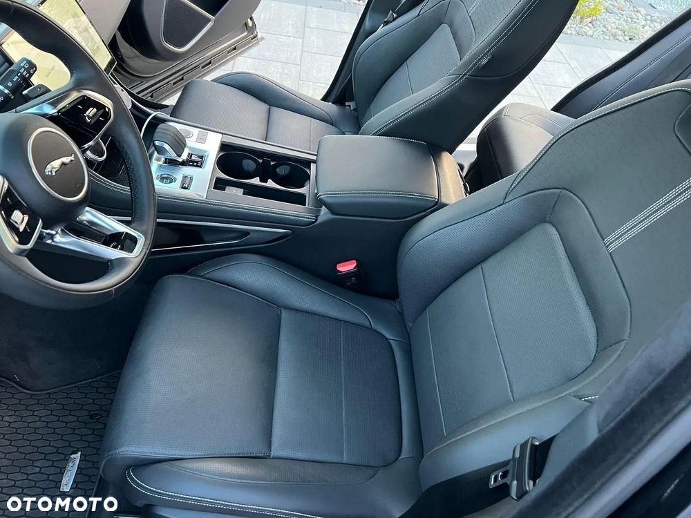 Jaguar F-Pace 2.0 P250 mHEV AWD R-Dynamic S - 10