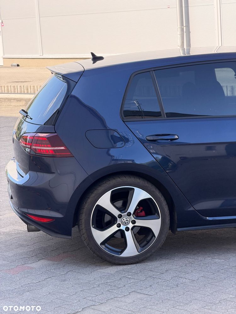 Volkswagen Golf - 15