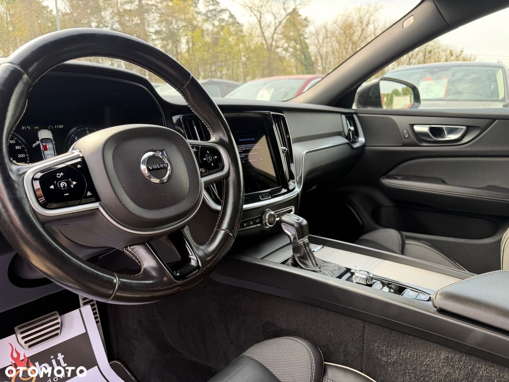 Volvo V60 D3 R-Design - 18