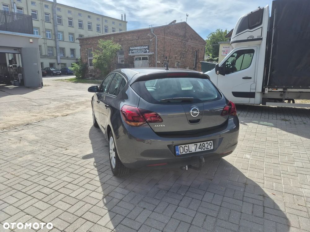 Opel Astra 1.6 - 9